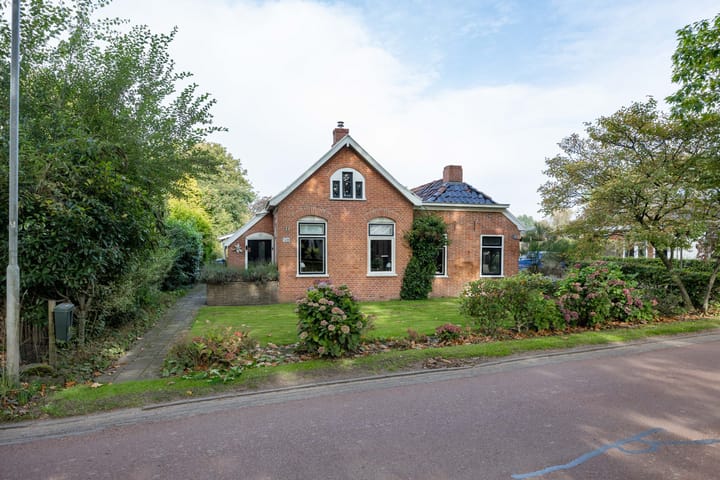 Hoofdweg 128 in Hellum foto