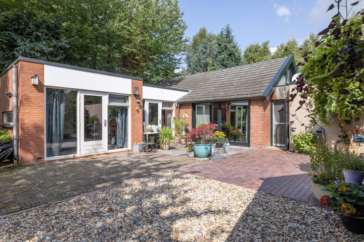 Hoofdweg 2 in Westerhaar-Vriezenveensewijk foto