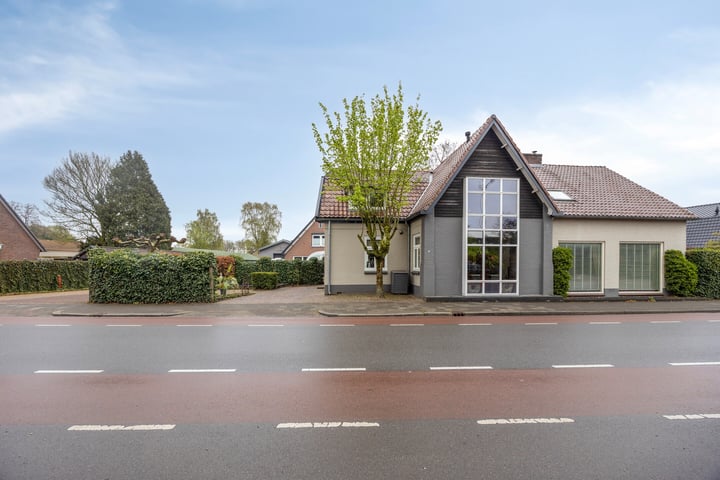 Hoofdweg 52 in Loenen