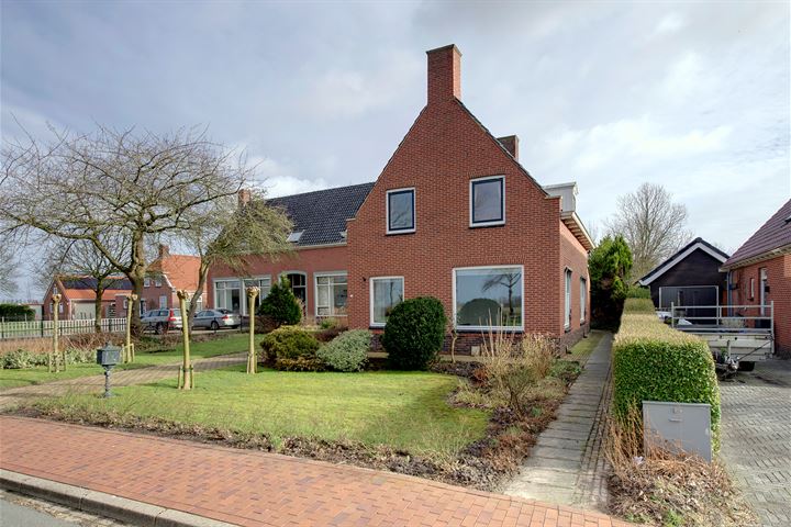 Hoofdweg 82 in Holwierde foto