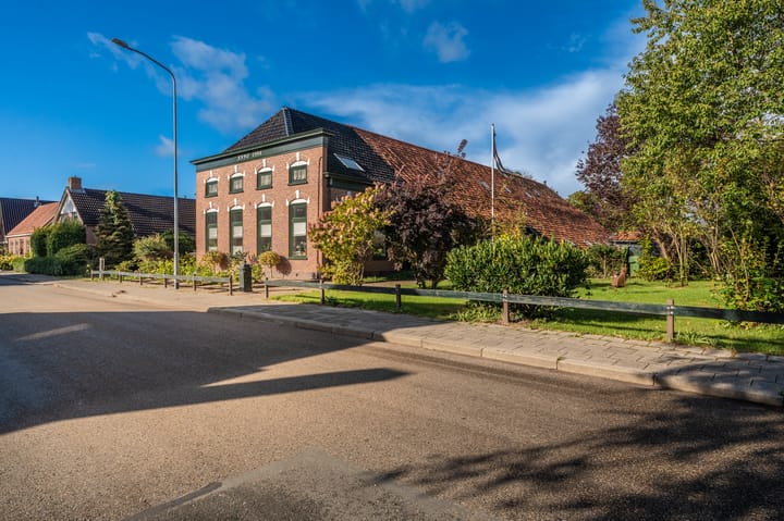 Hoofdweg 82 in Wagenborgen foto