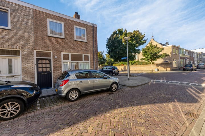 Hoogvensestraat 32 in Tilburg foto