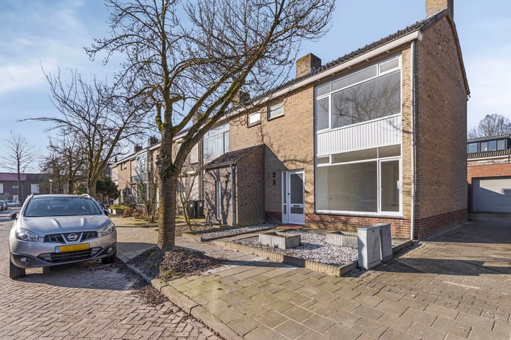 Hubert van Nispenstraat 11 in Valkenswaard foto