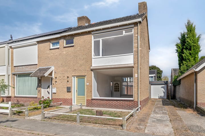 Hubert van Nispenstraat 2A in Valkenswaard foto