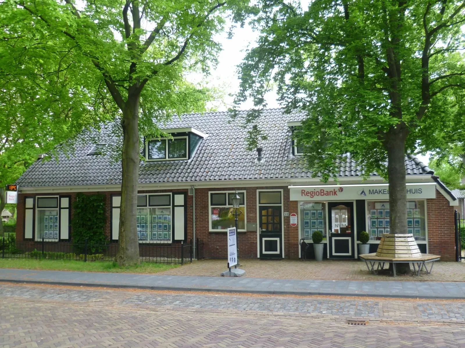 Team foto van Huis Makelaardij Exloo