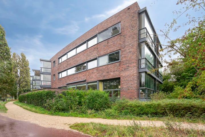 IJsvogelhof 18 in Leiden foto