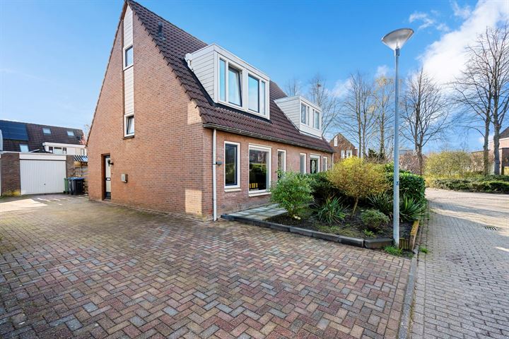 Isebrandtsheerd 44 in Groningen foto