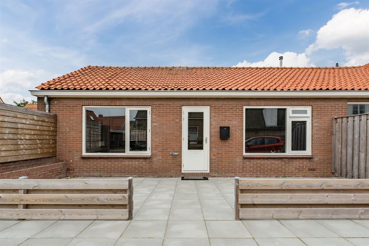 J.C. Bellisstraat 1a in Petten foto