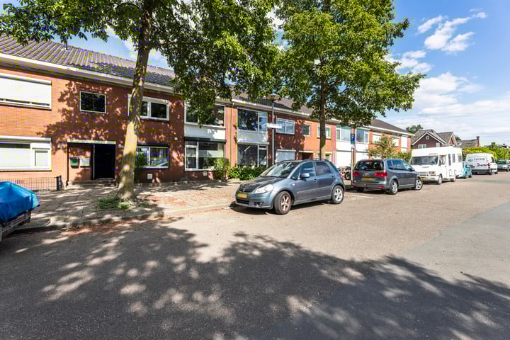 J.H.W. Robersstraat 24 in Enschede foto