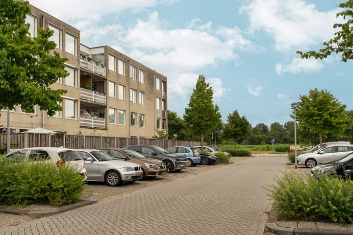 J.T.P. Bijhouwerhof 3 in Almere foto