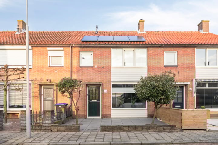 Jacob van Oostzanenstraat 16 in Heemskerk