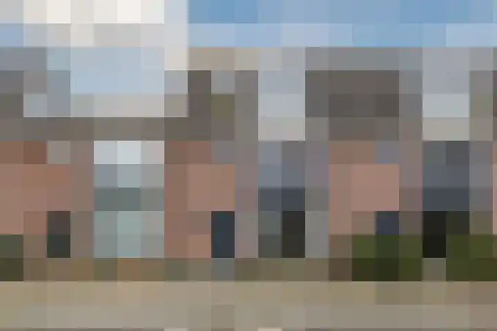 Jan van Goyenplantsoen 10 in Voorschoten