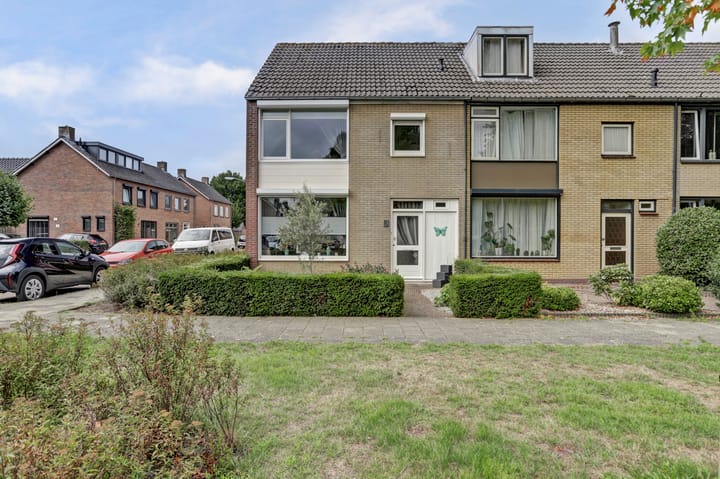 Jasmijnstraat 1 in Made foto