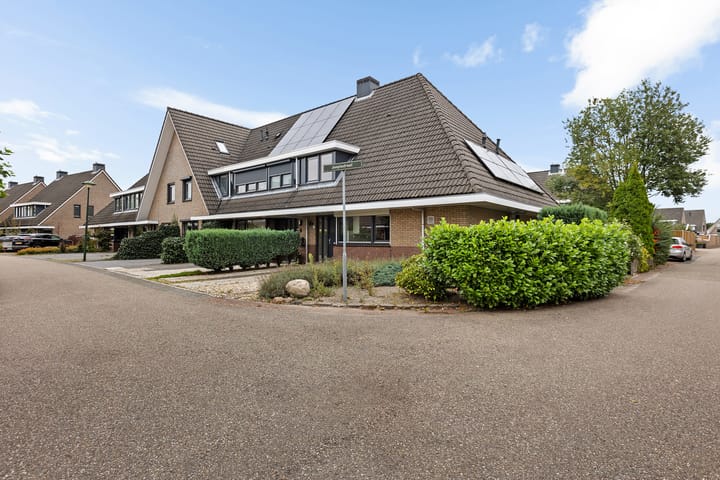 Jaspisdreef 2 in Emmen foto