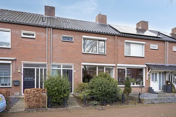 Jhr. Ruys de Beerenbrouckstraat 11 in Brummen foto