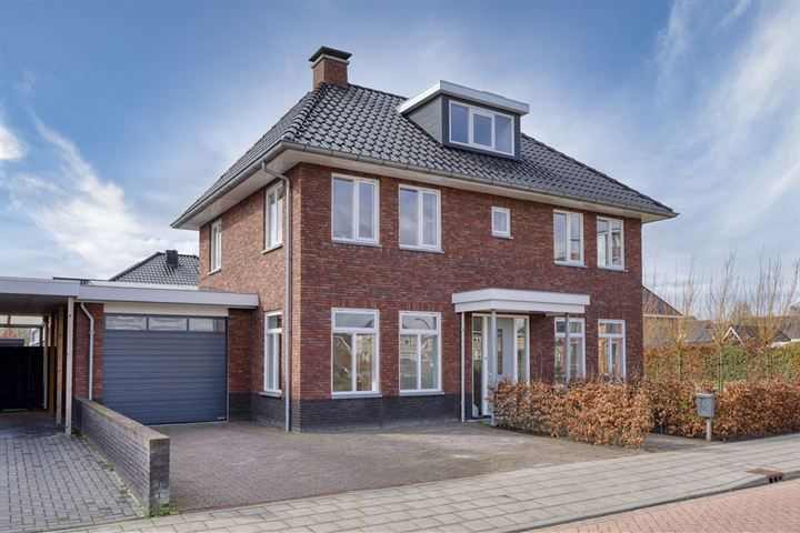 Jikke Reinbergenstrjitte 2 in Gorredijk foto