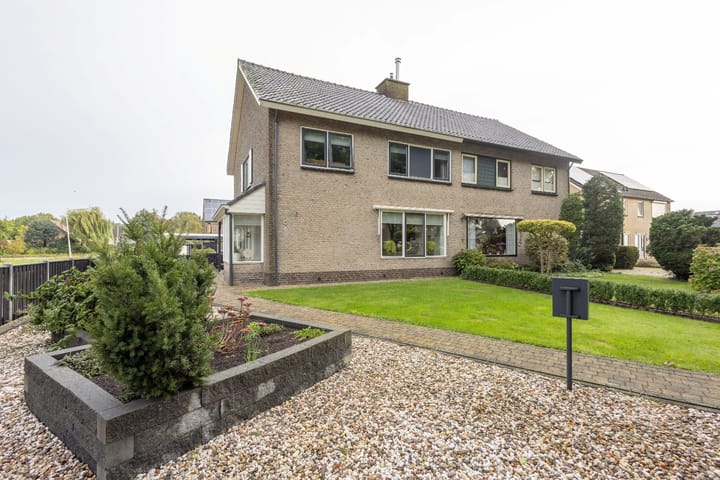 Johan Frisostraat 8 in Vroomshoop foto