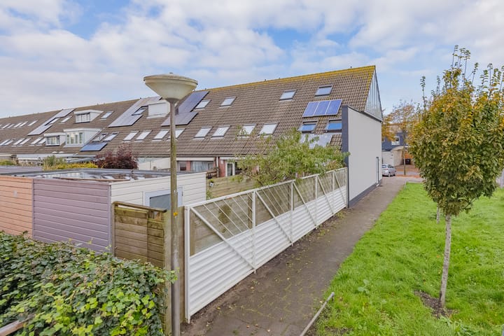 Johanna Naberstraat 2 in Velserbroek foto