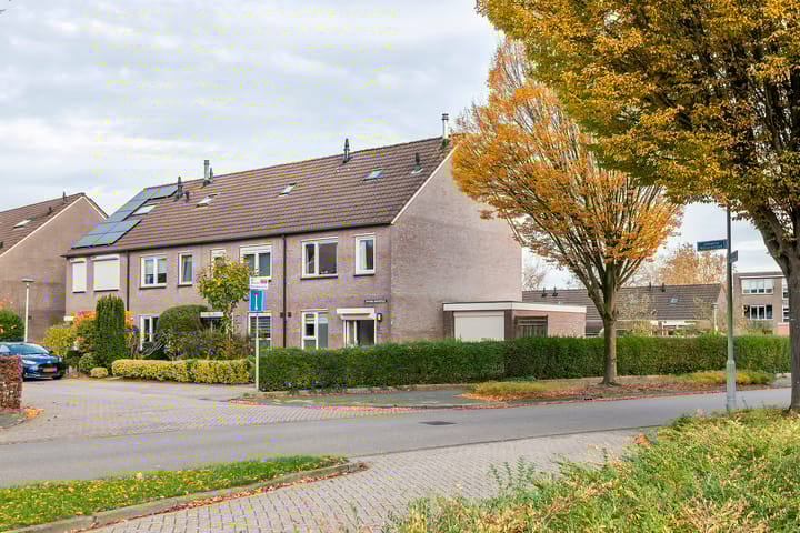 Johanna Naberstraat 2 in Tiel foto