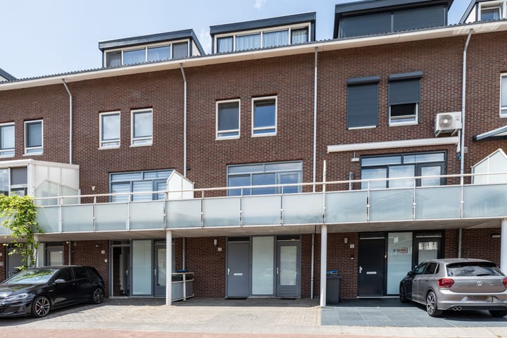 Joop den Uyllaan 12 in Schiedam foto