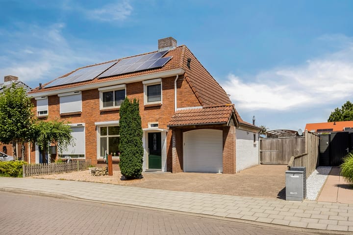 Jos Everaardstraat 9 in Sint Jansteen foto