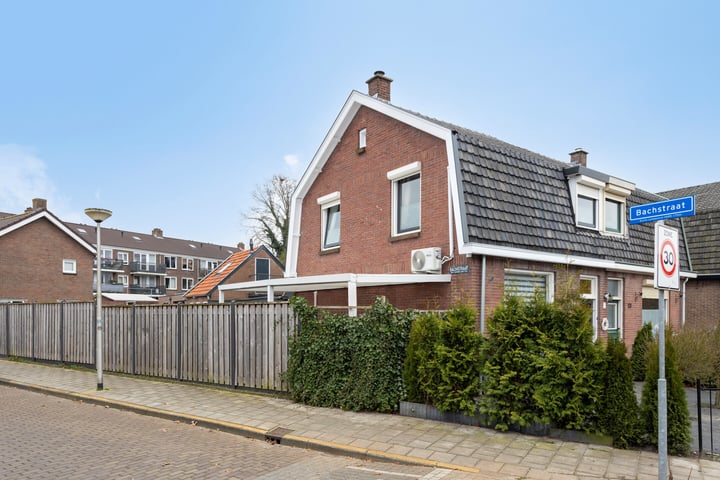 Josef Haydnlaan 21 in Hengelo foto