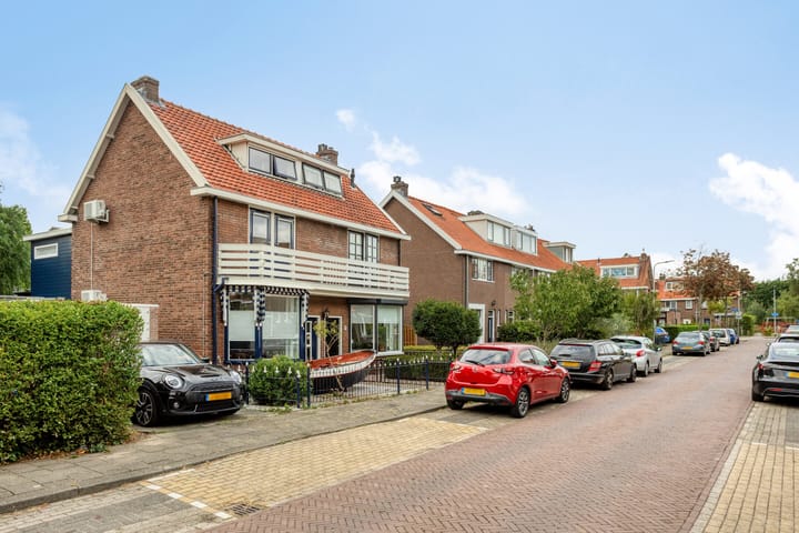 Juliana van Stolbergstraat 13 in Zwijndrecht foto