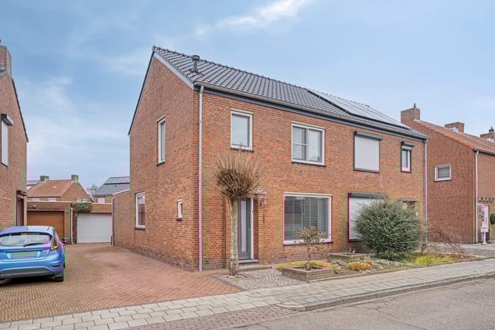 Julianalaan 12 in Posterholt