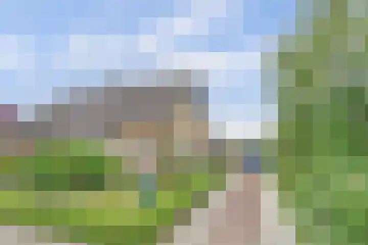 Julianalaan 8 in Midlum