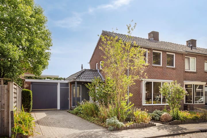 Julianaplein 12 in Denekamp foto