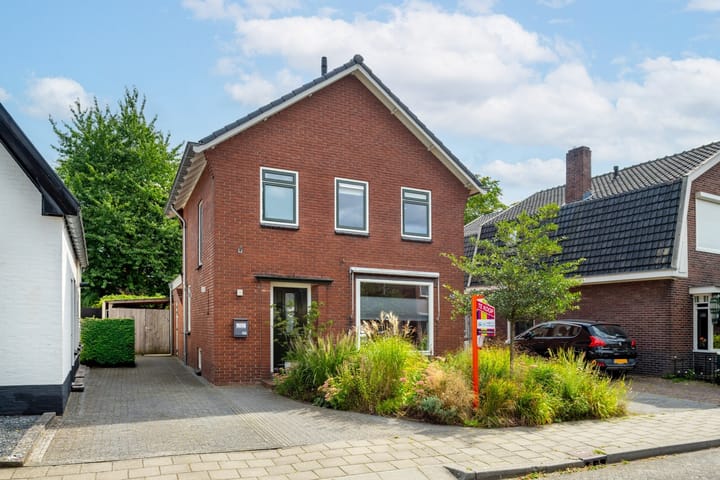 Julianastraat 44a in Enter foto