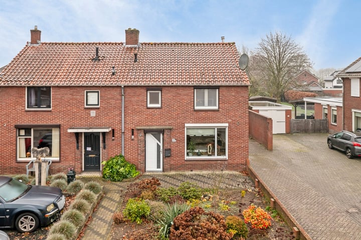 Julianastraat 9a in Enter foto