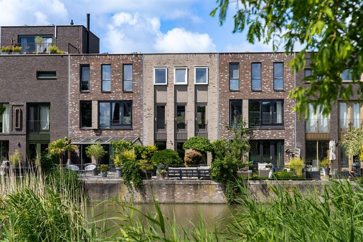 Juwelenhof 24 in Almere foto