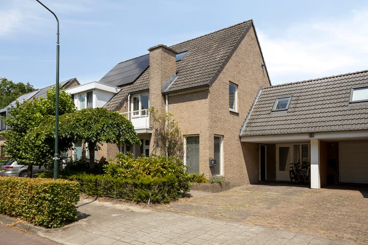 K.L.H. van der Puttlaan 11 in Waalre foto