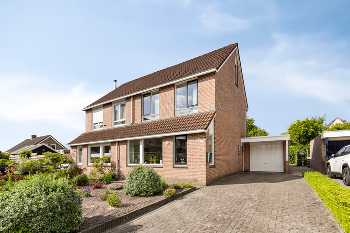 Kamille 17 in Roden foto