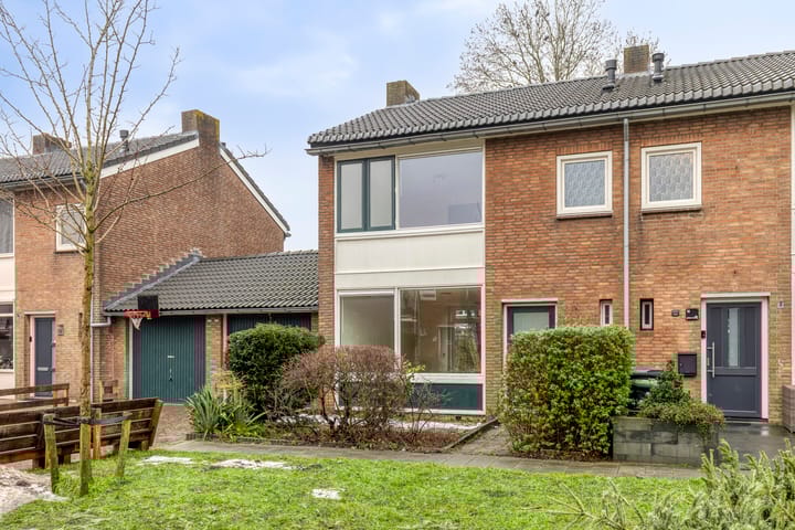 Kamperfoeliestraat 16 in Nieuw-Vennep foto