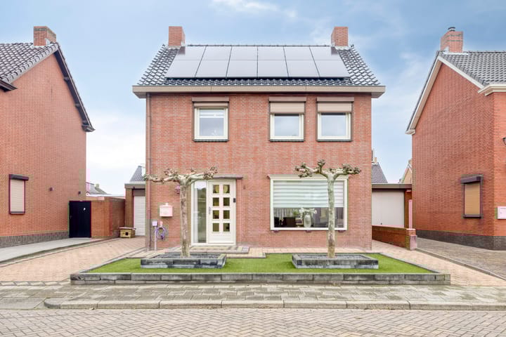 Kamperfoeliestraat 8 in St. Willebrord foto