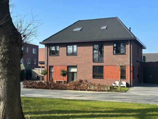 Kamperfoeliewal 11 in Emmen foto