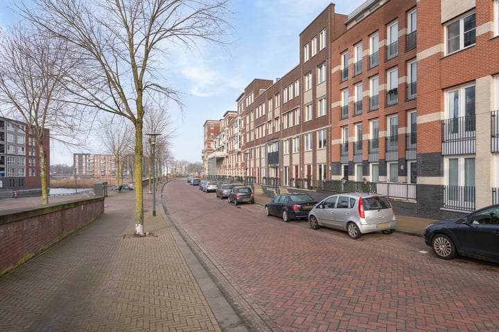 Kanaalboulevard 28 in Helmond foto