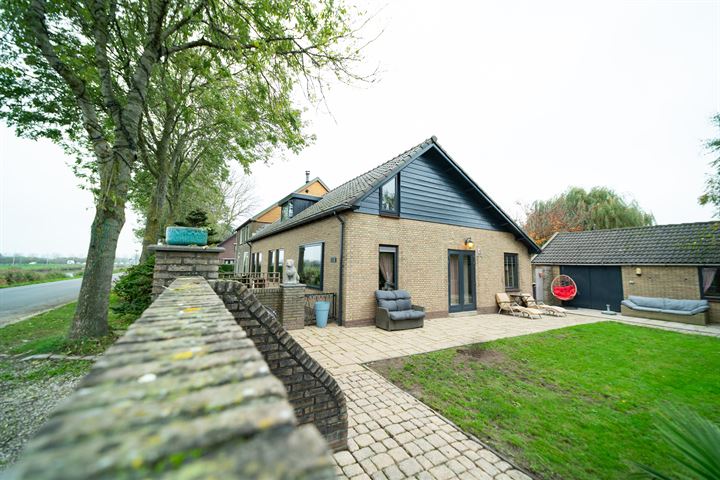 Kanaalweg Oostzijde 156 in Hellevoetsluis foto