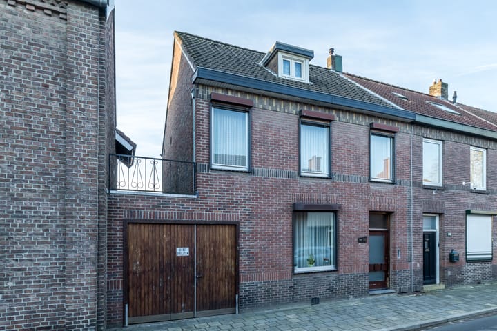Kanunnik van Nuijsstraat 18 in Schinveld