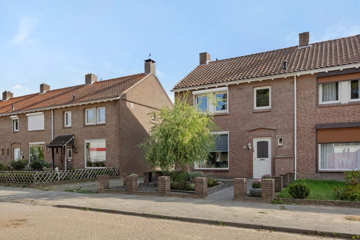 Kapelaan Nausstraat 23 in Oss foto