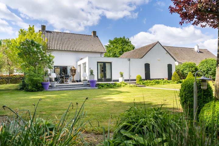 Kapelstraat 8 in Leende