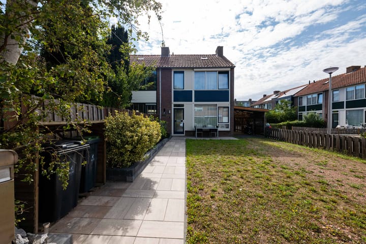 Karel de Stoutestraat 24 in Hellevoetsluis foto