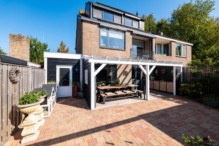 Karel de Stoutestraat 36 in Hellevoetsluis foto