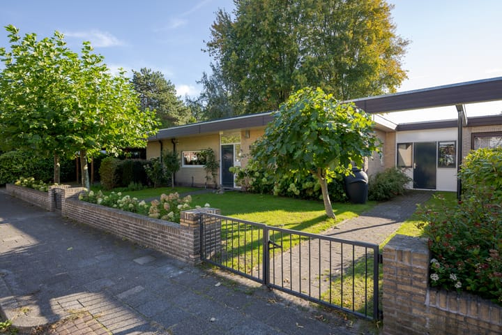 Karel Doormanlaan 15 in Voorschoten foto