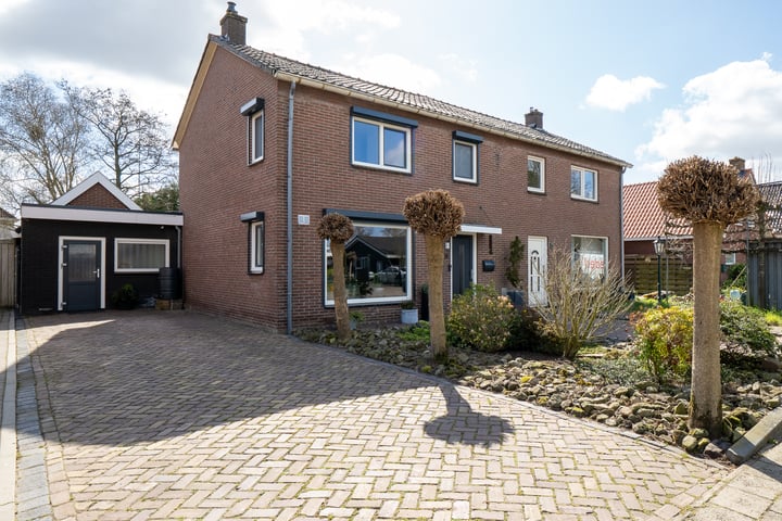 Kastanjelaan 28 in Aadorp foto