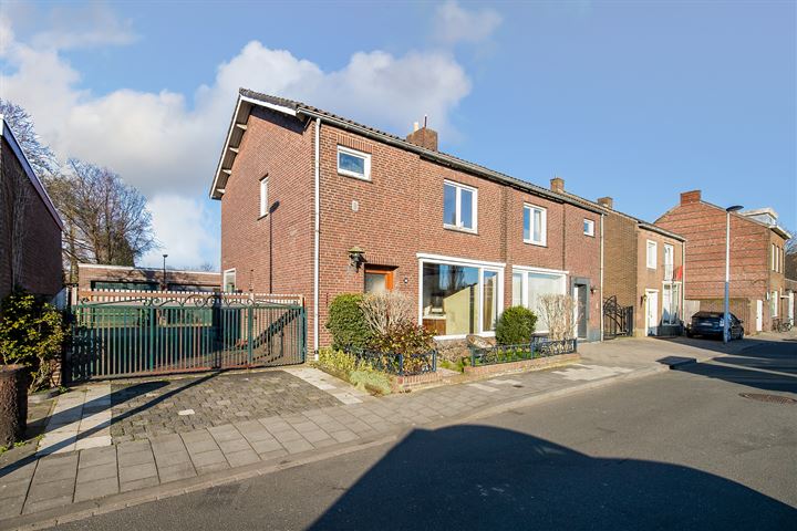 Kasteel Daelenbroeckstraat 38 in Maastricht foto