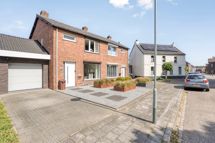 Keerenderkerkweg 16 in Stein foto