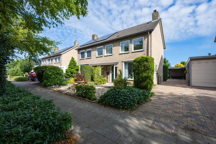 Kennedysingel 53 in Winssen foto